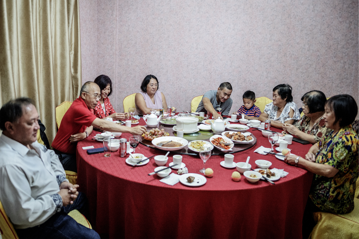 Bőséges lakoma egy kínai család asztalán holdújávkor