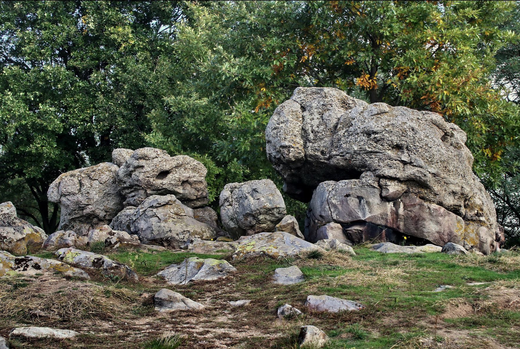 A Káli-medencében található Kőtengert a látványos szikladarabok teszik egyedivé.