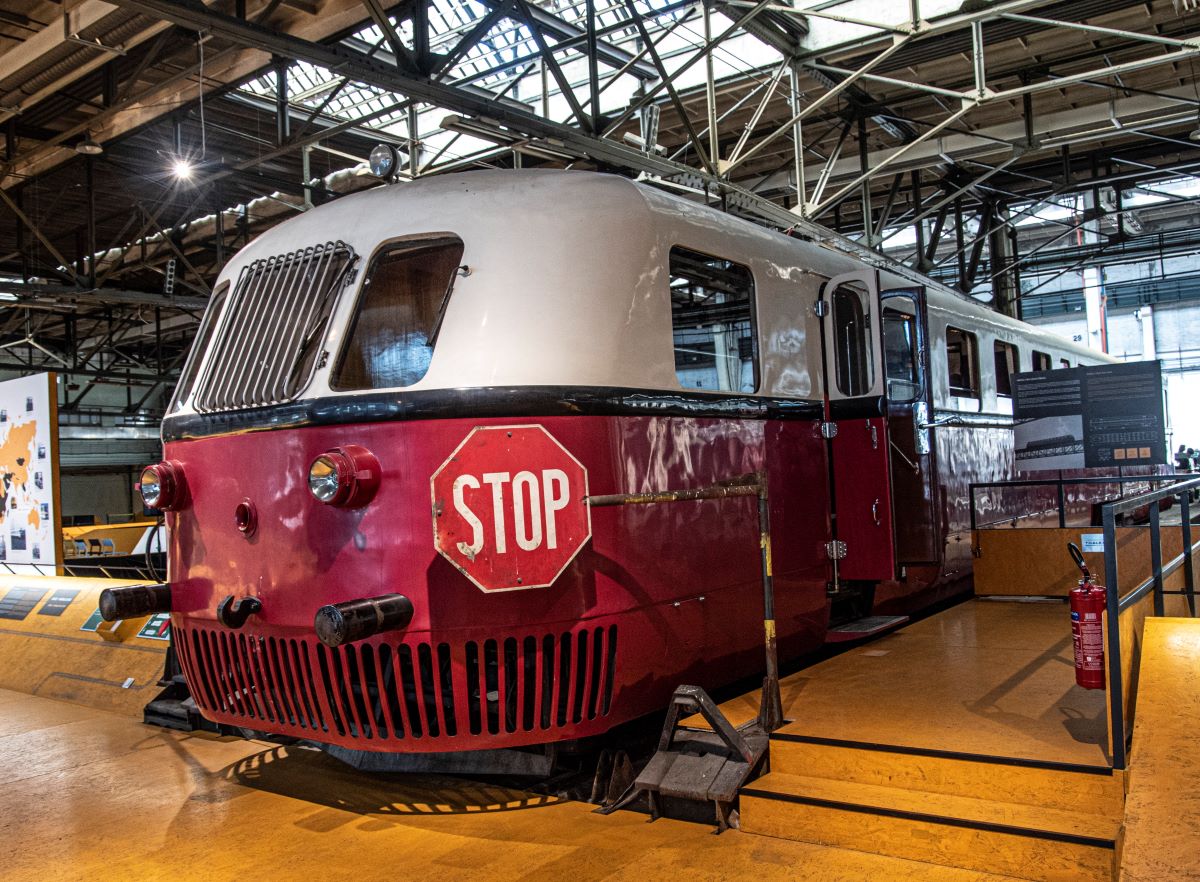 Ganz vállalat által gyártott, MÁV Aamot sorozatú, Árpád típusú gyorssínautóbusz