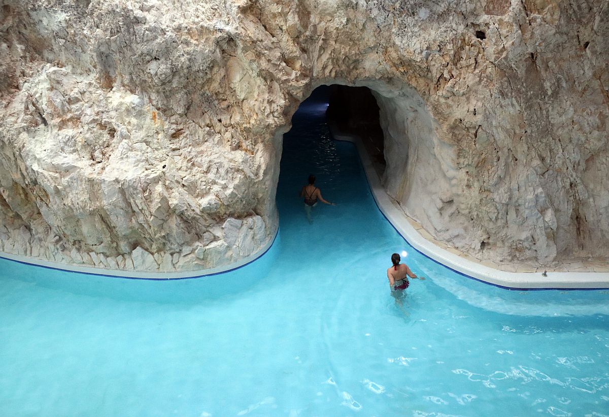 Vendégek a miskolctapolcai Barlangfürdőben 2023.01.26-án.