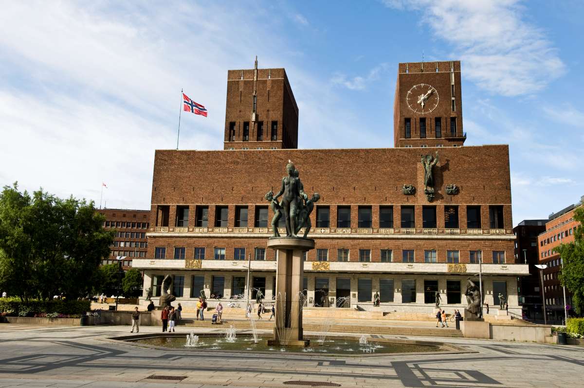 Az 1950-ben átadott városháza a mai Oslo egyik erőteljes jelképe.
