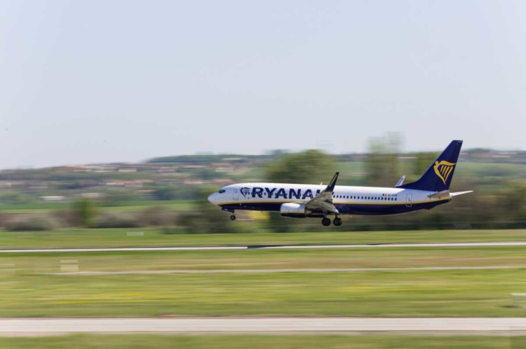 A Ryanair légitársaság Nápolyból érkező, Boeing 737 típusú repülőgépe
