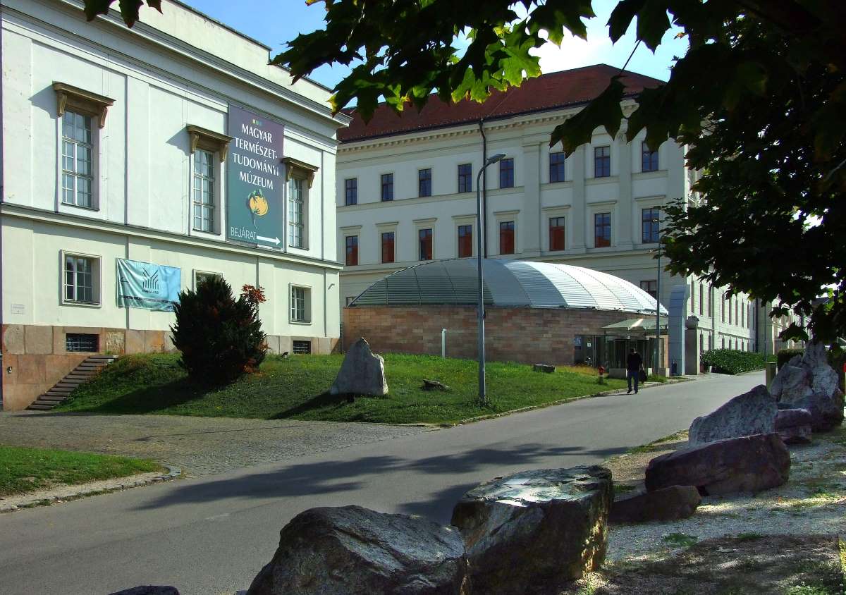 A Magyar Természettudományi Múzeum épülete a főváros VIII. kerületében, a Ludovika téren.