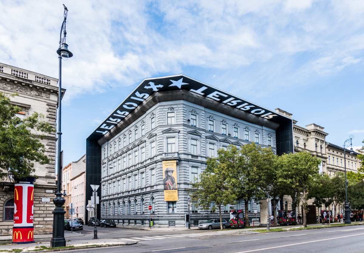 A Terror Háza Múzeum a 20. századi diktatúrák áldozatainak emlékére létrehozott múzeum, az Oktogon melletti Andrássy út 60. szám alatt.