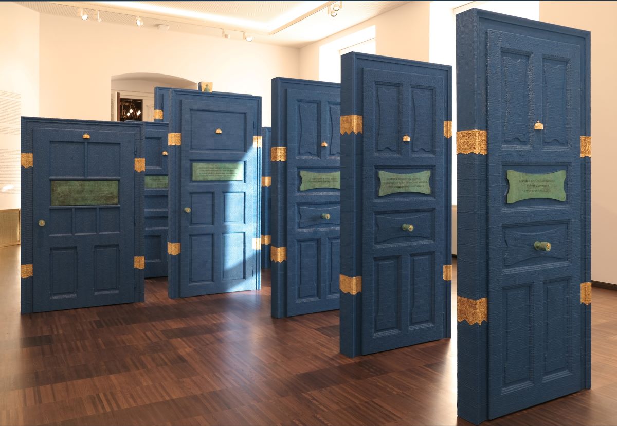 Díszes ajtók a Budapesti Történeti Múzeum (BTM) Vármúzeum Szent István termében.