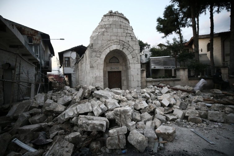 A törökországi Sarimiye mecset épülete a török-szír földrengések után