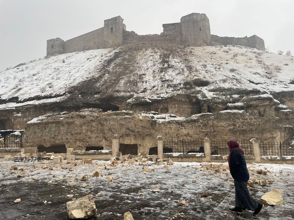 A Gaziantep kartély leomlott fala a földrengés után