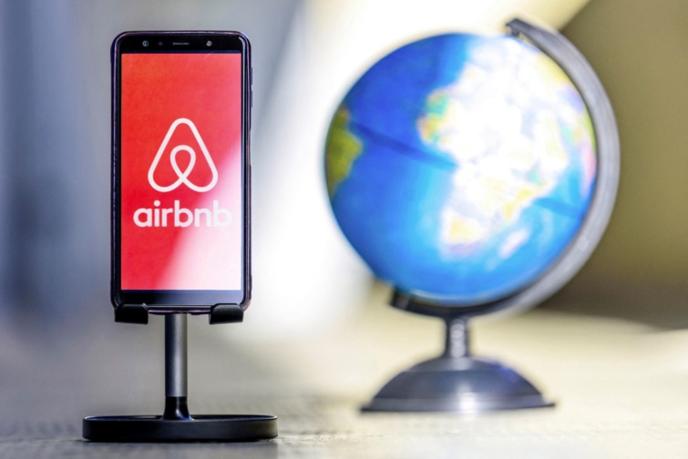 Az Airbnb magánszállásokkal foglalkozó vállalat logója