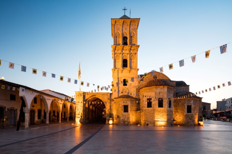 Lárnaka, Ciprus egyik városa és az egyik legrégebbi templom