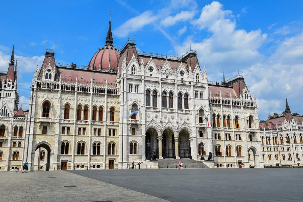 Az Országház épületének Kossuth Lajos téri főbejárata, az oroszlános kapu.
