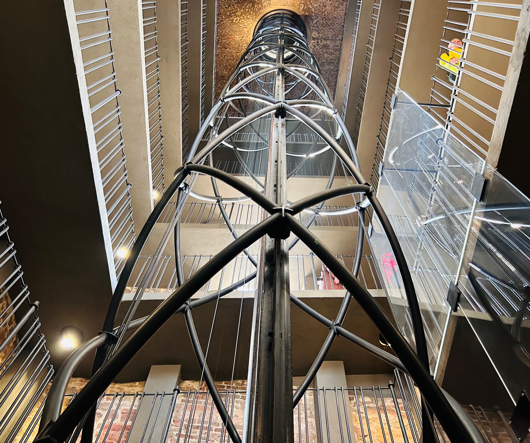 A prágai asztronómiai toronyba vezető lépcsősor