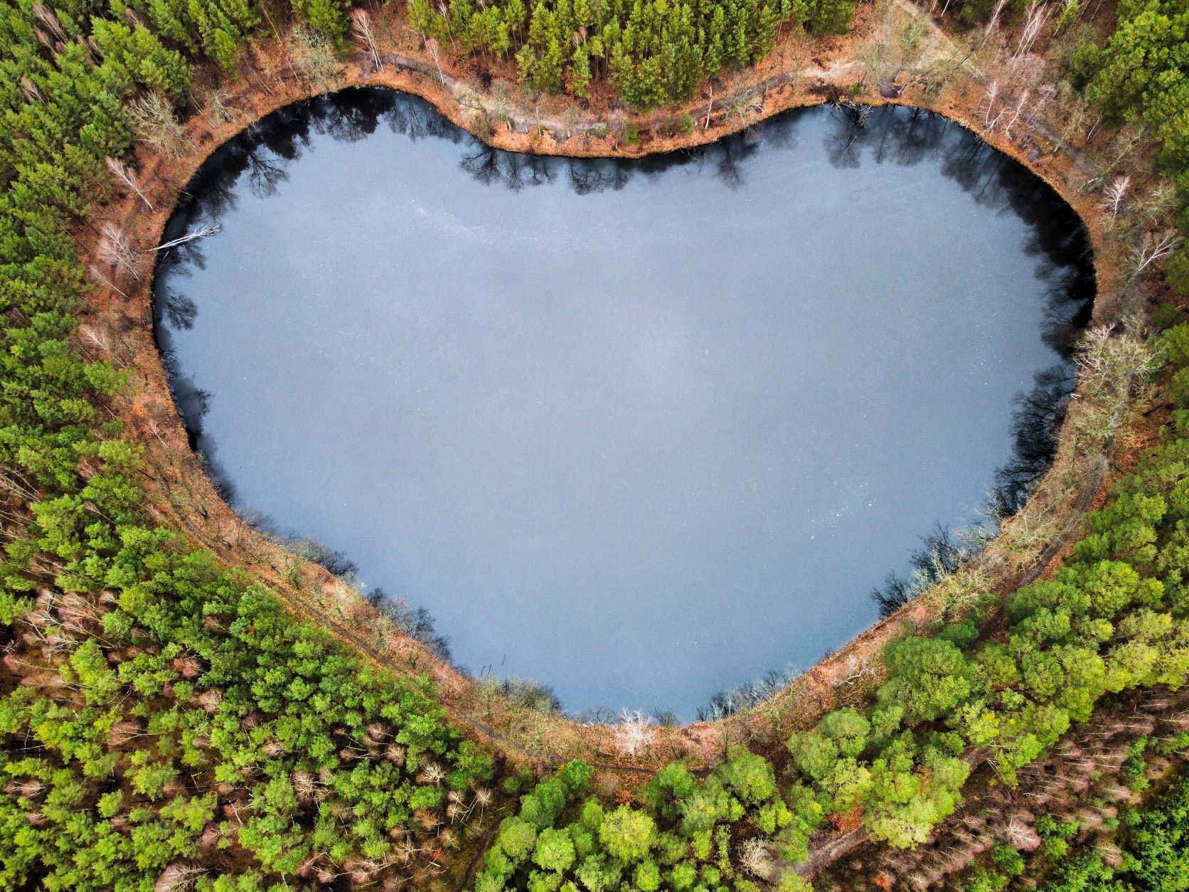 Szív alakú tó Lengyelországban