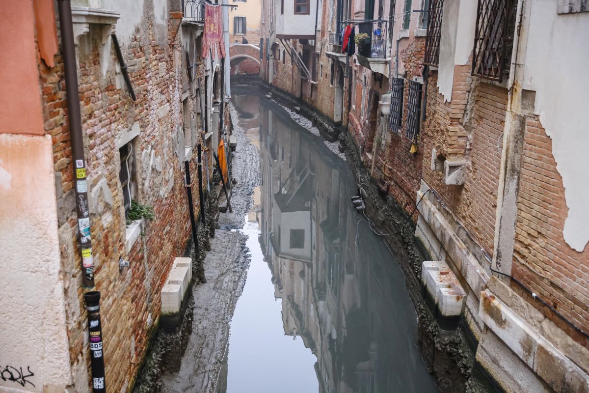 Kiszáradt csatorna Velencében