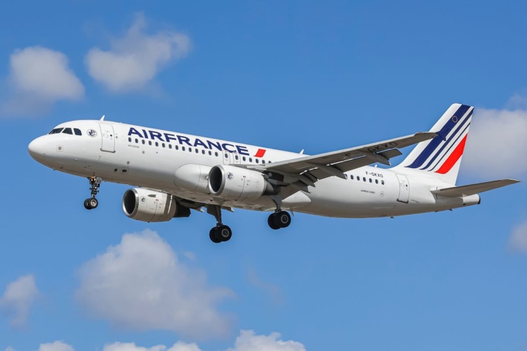 Az Air France légitársaság egyik repülőgépe repülés közben