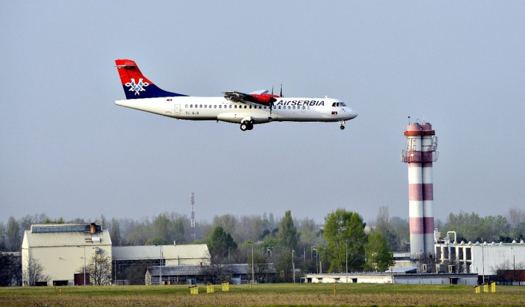 Az Air Serbia szerb légitársaság elsõ budapesti járata megérkezik a Liszt Ferenc-repülõtérre