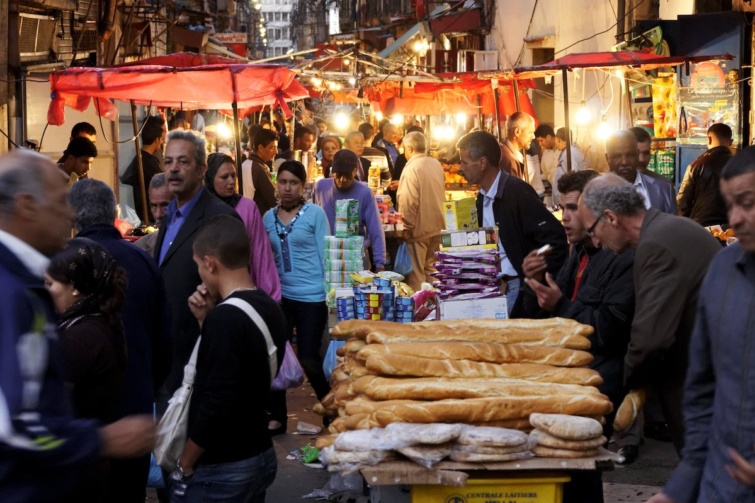 Ételeket árulnak Algériában, Afrika egyik országában