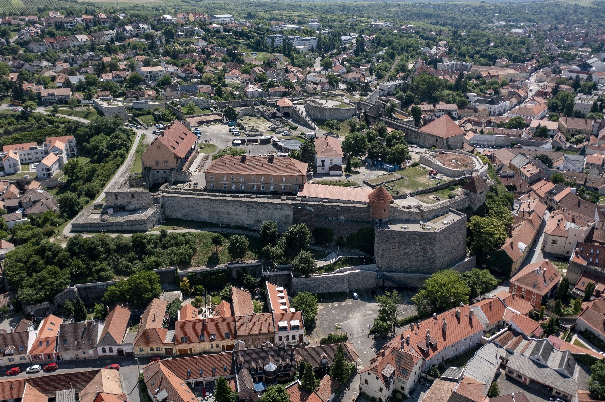 A drónnal készített felvételen az egri vár 2022. június 13-án.