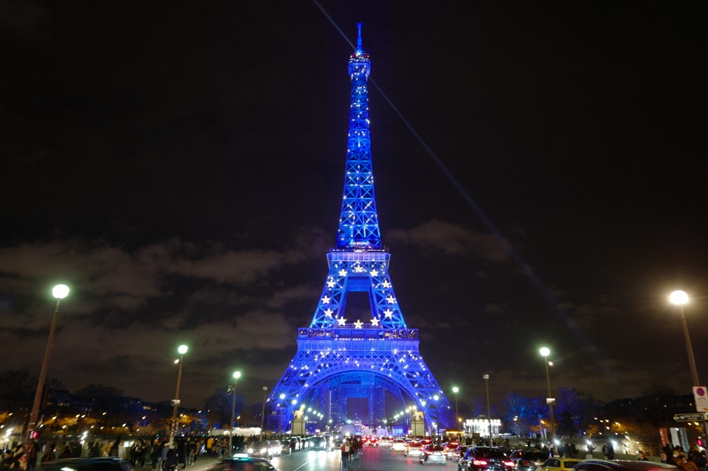 Az Eiffel-torony az Európai Uniós zászlóval