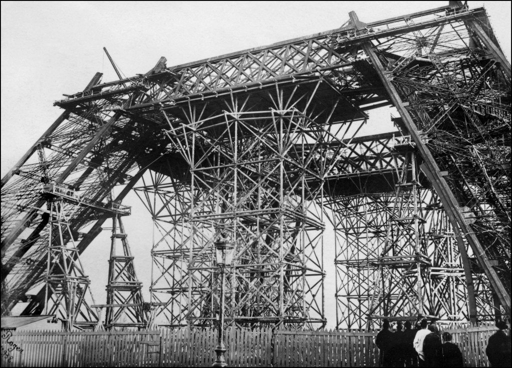 Az Eiffel-torony 1888-ban, egy évvel az átadás előtt