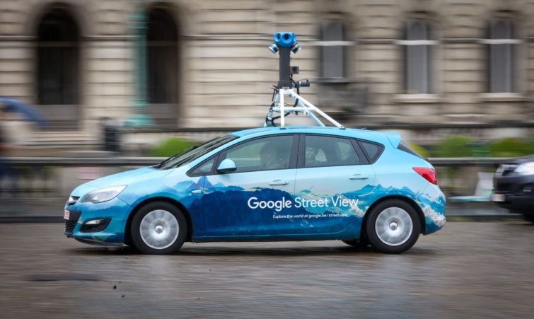 A Google Street View autója járja az utakat