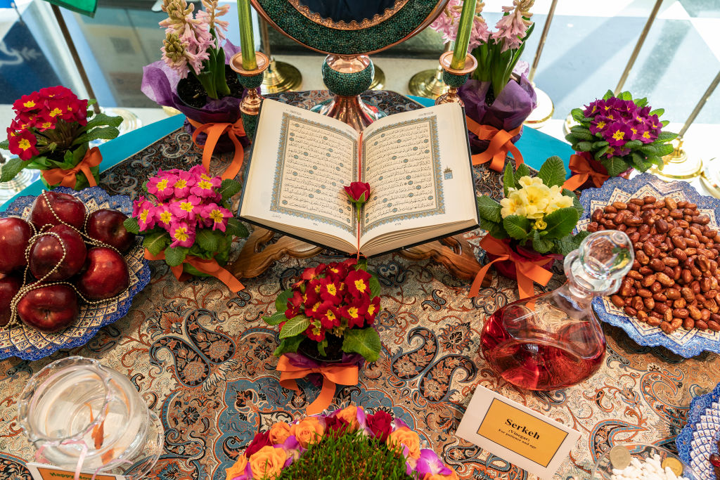 Ünnepi asztal a perzsa új év alkalmával