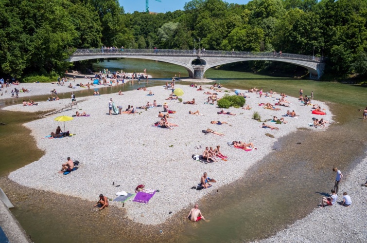 Isar folyó strandolói