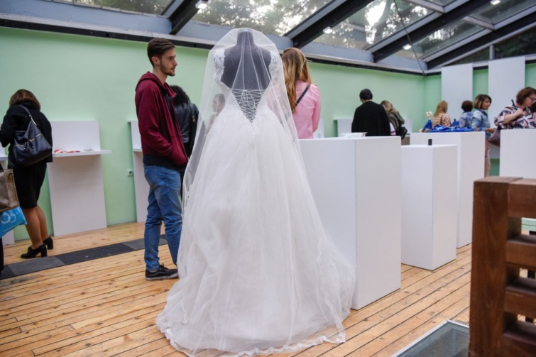 Megszakadt Kapcsolatok Múzeuma mozgó kiállítása Koszovóban