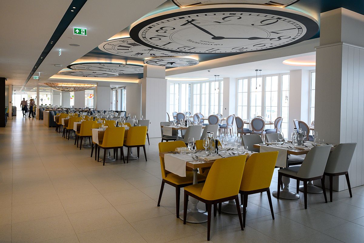 Az ötcsillagos Mövenpick BalaLand Resort és FamilyPark étterme Szántódon az átadás napján, 2023. március 31-én.