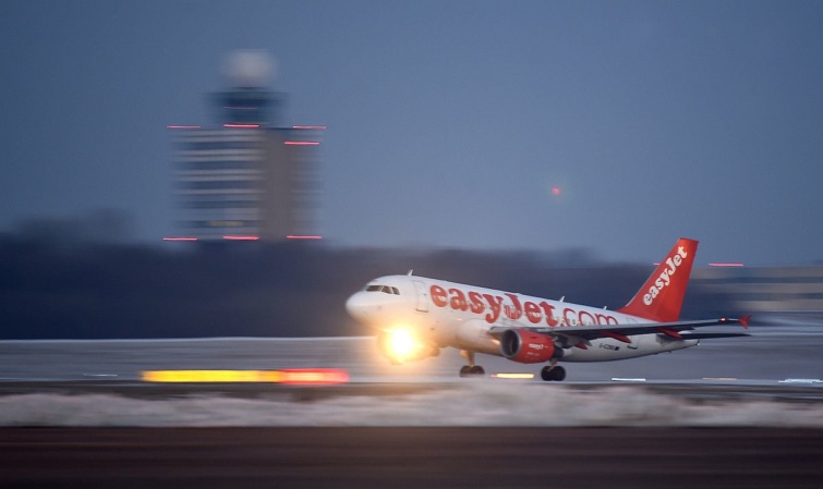 Landoló easyjet-repülőgép a Liszt Ferenc-repülőtér 2017. január 18-án.