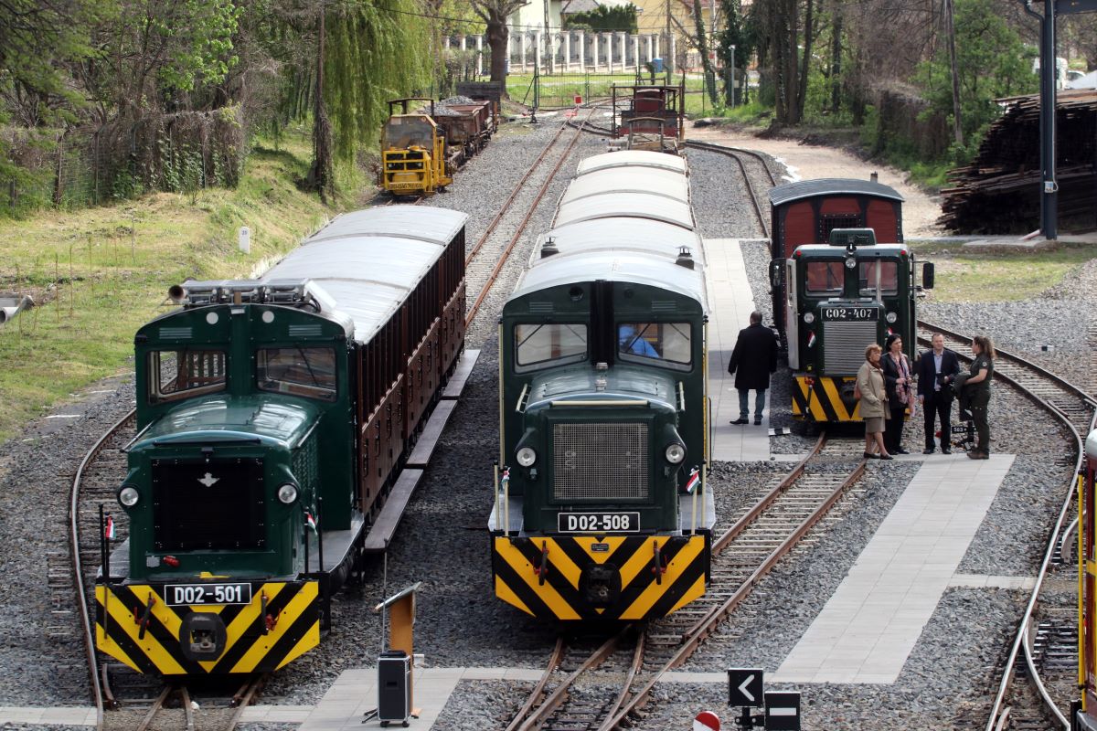 Megújult vasúti szerelvény a felújított Lillafüredi Állami Erdei Vasút (LÁEV) átadóünnepségén Miskolcon