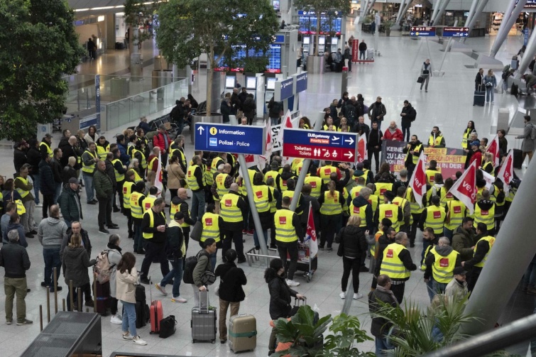 A ver.di dolgozói sztrájkolnak egy német repülőtéren