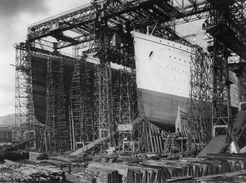 A White Star Line társaság Olympic és Titanic hajói építés alatt a Harland és Wolff hajógyárában, Belfastban, Észak-Írországban, 1909-1911.