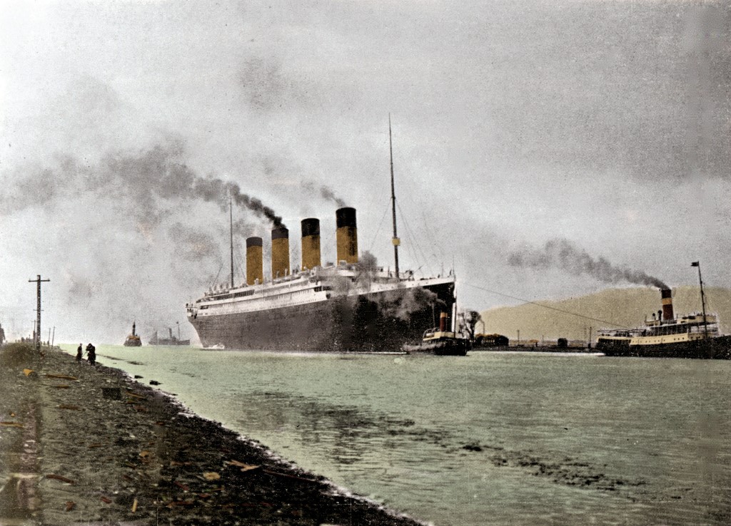 A Titanic indulása Southampton (Anglia) rakpartjáró.