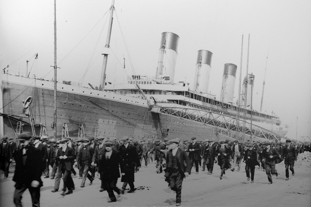 Az Titanic építése a belfasti Harland és Wolff hajógyárak által.