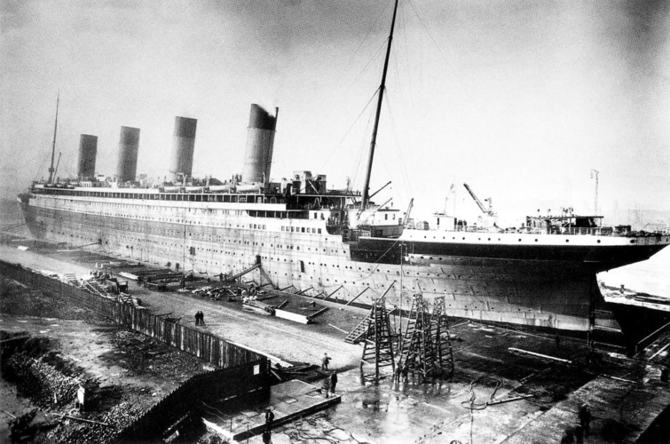 A Titanic a belfasti kikötőben