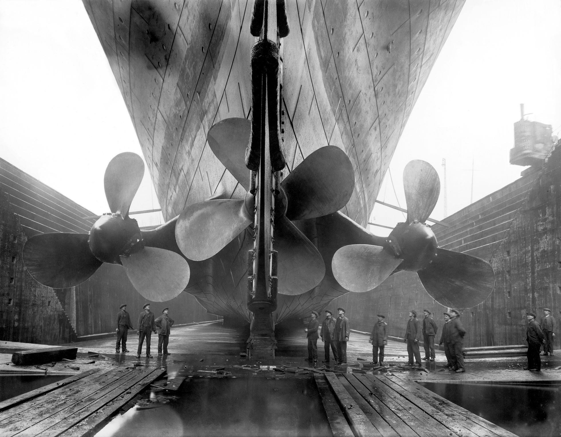 Régi tengertörténeti fotó az RMS Titanic légcsavarjairól