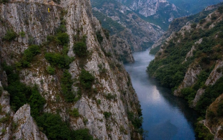 Légi felvétel a Szkopje közelében lévő Matka-kanyonról