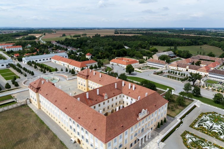 Schloss-Hof-magasbol - Startlap Utazás Schloss Hof kastélya a magasból