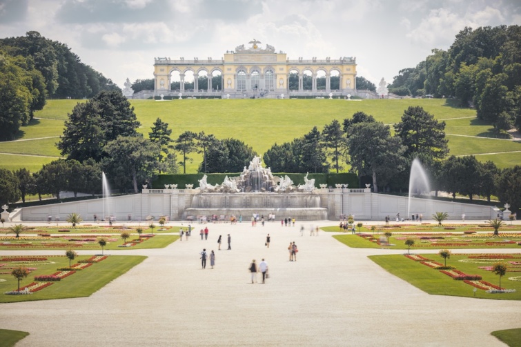 Schonbrunni-kastely-es-park - Startlap Utazás A Schönbrunni kastély és annak parkja