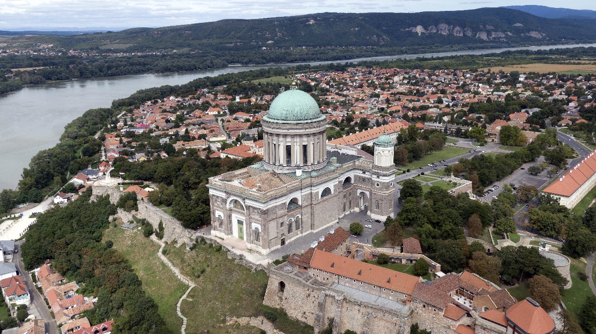 Az Esztergomi bazilika (Nagyboldogasszony- és Szent Adalbert-fõszékesegyház)
