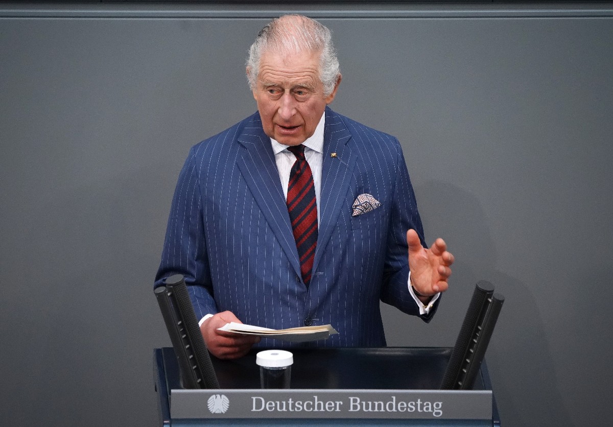 III. Károly brit király beszédet mond a német parlamenti alsóház