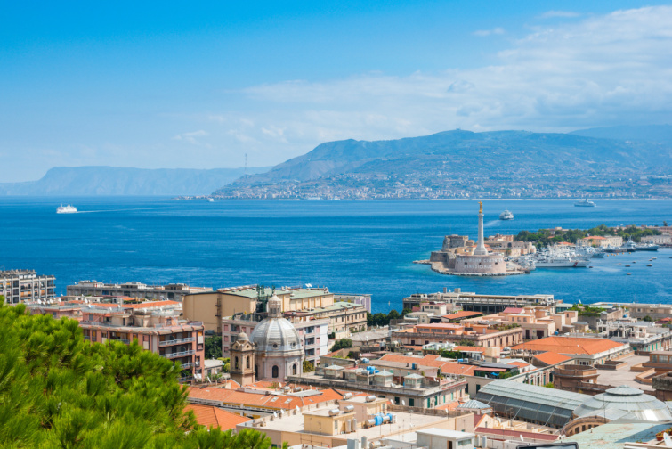 Olaszországot és Szicíliát összekötő Messinai-szoros