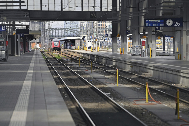 Sztrájkolnak a német vasúti társaság, a DB dolgozói