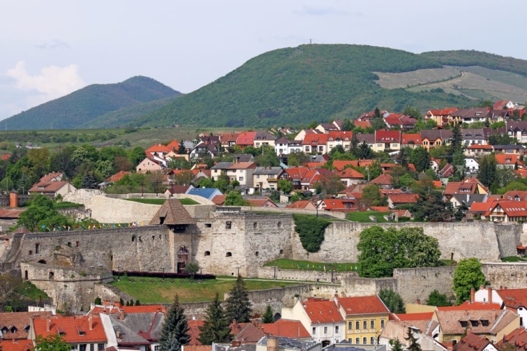 Az Egri vár és az épületet körülölelő város