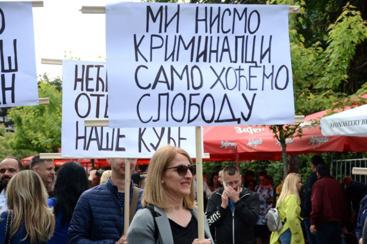 Szerbek tüntetnek Észak-Koszovóban.