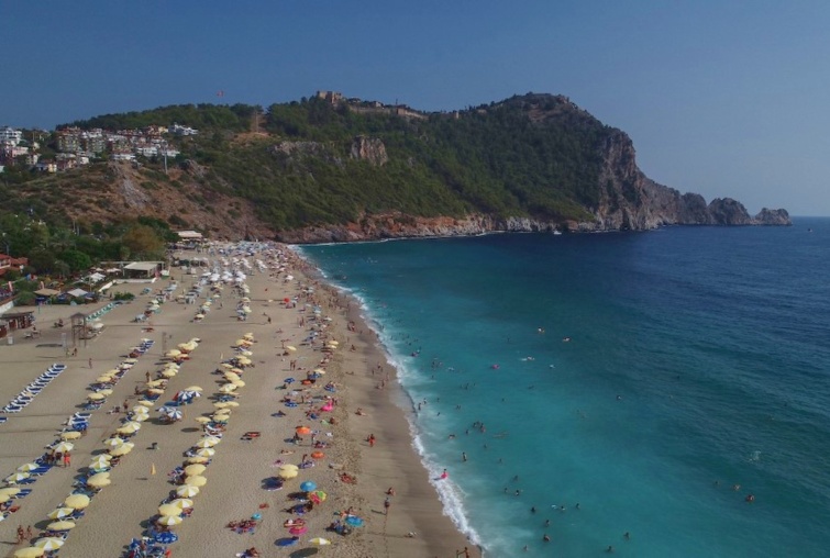 A törökország Antalya népszerű strandja, a Kleopátra