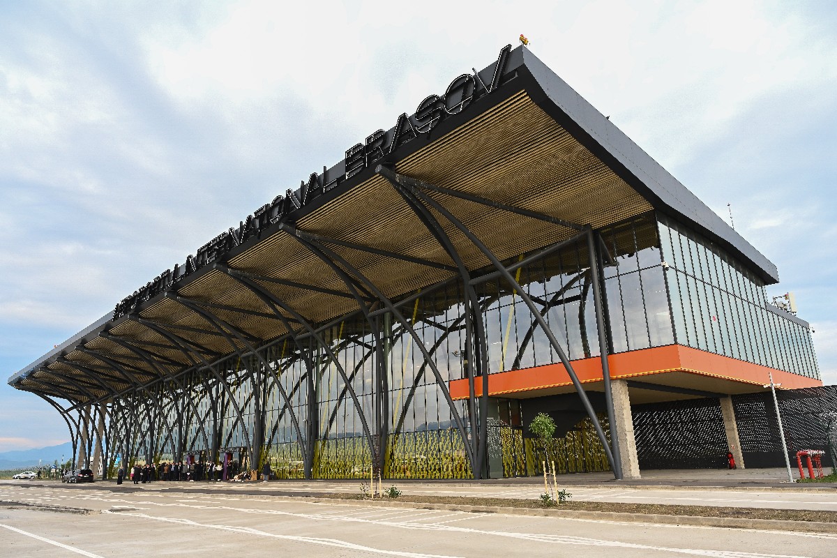 Kinyílt a világ - átadták a brassói repülőteret