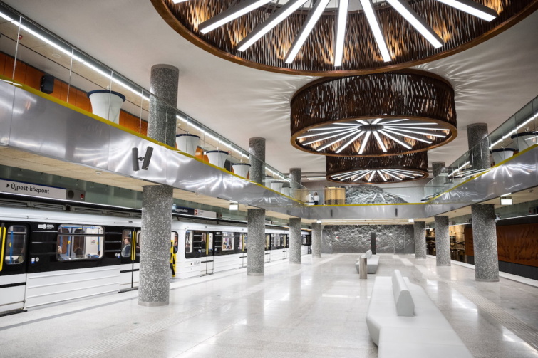 A 3-as metró felújított Nagyvárad téri állomása