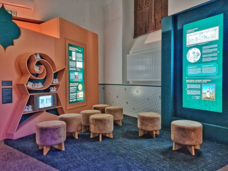 Látogatóközpont a kecskeméti Városházán