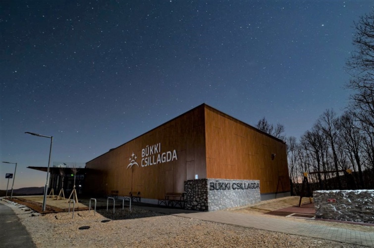 A Bükki CSillagda éjszaka, a csillagos égbolt alatt